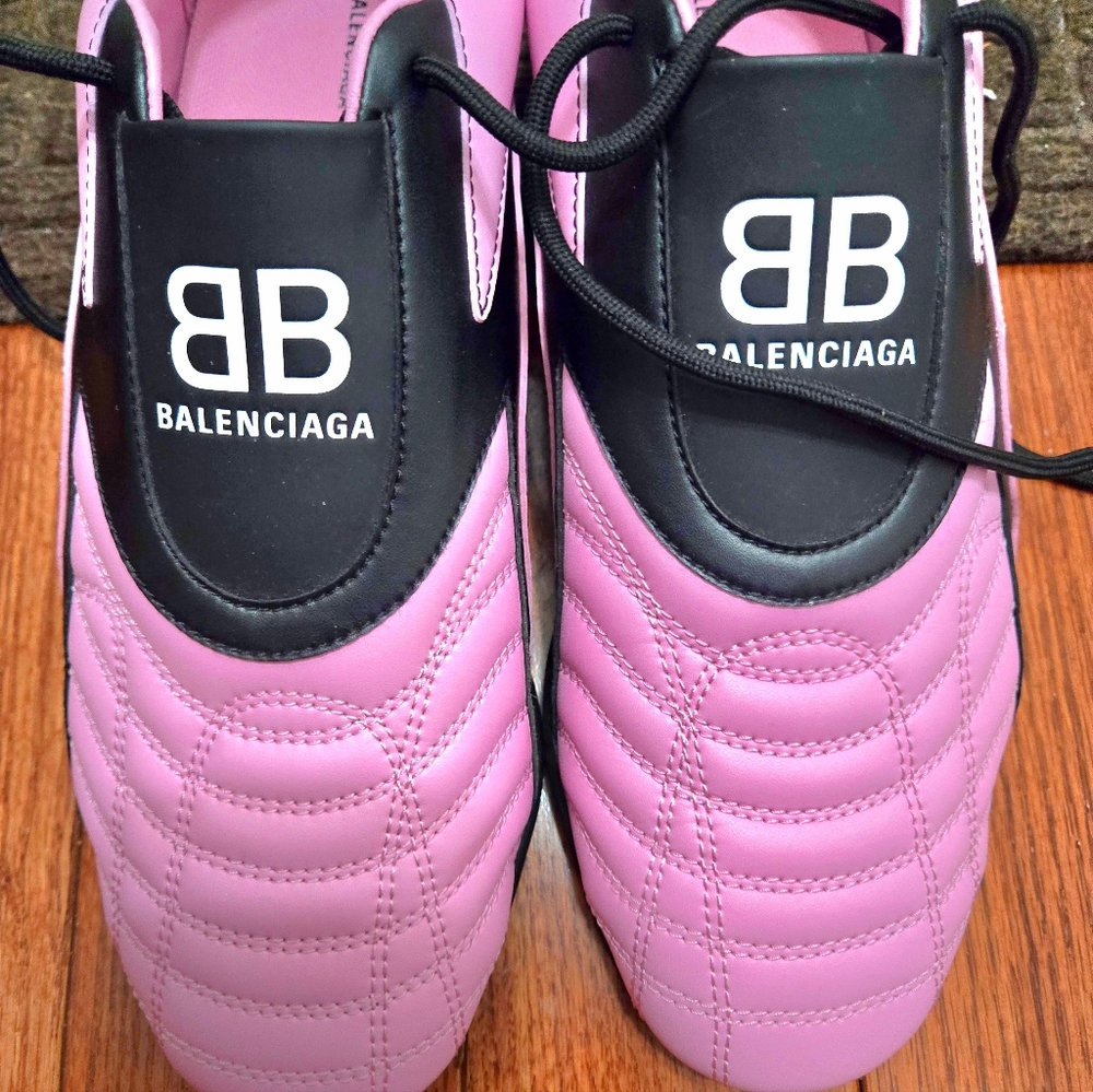 Shoes - Picture 2 of 4